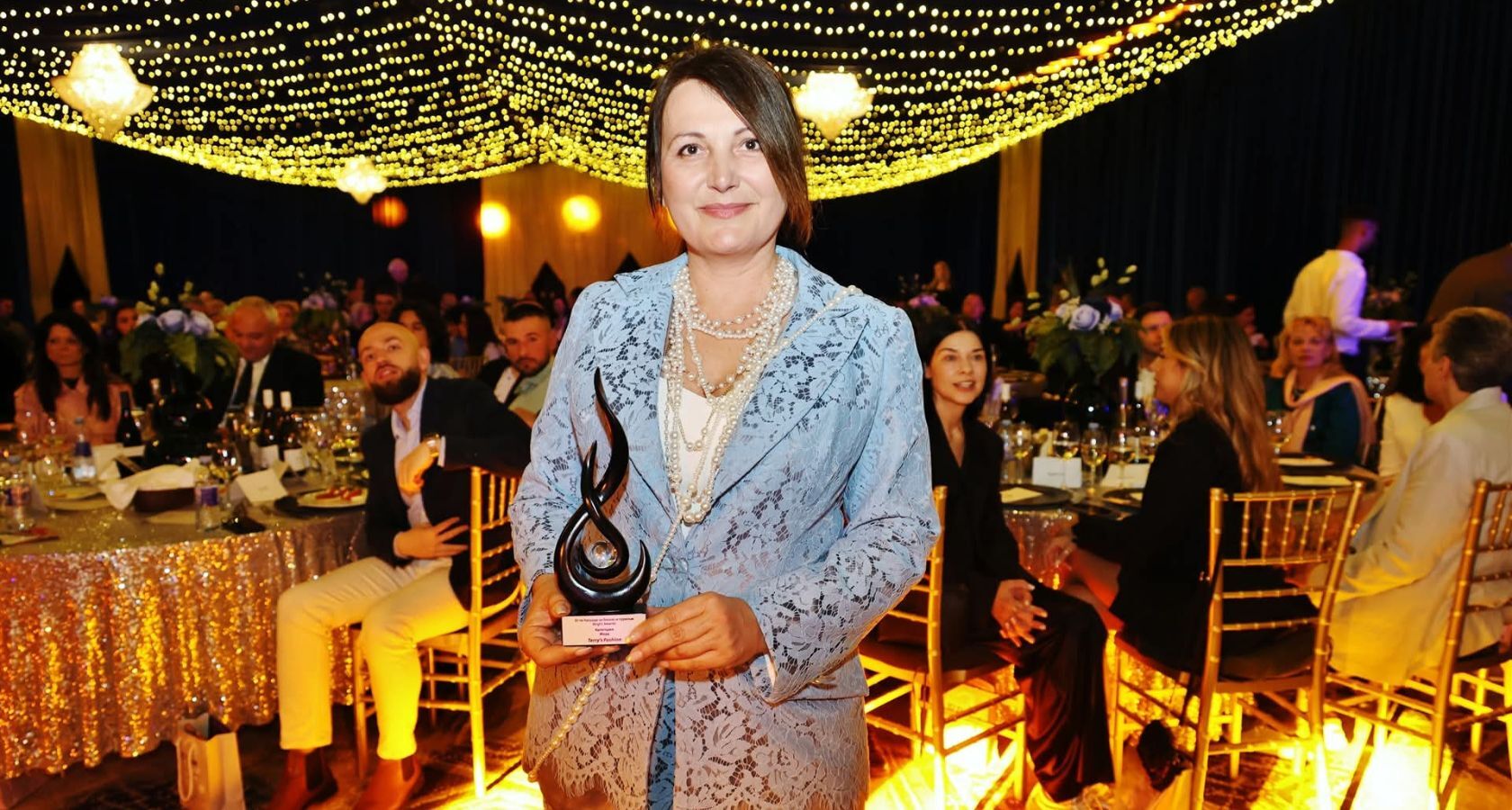 Тери Караиванова с награда за Terry&amp;amp;#39;s Fashion Style на Bright Awards 2026