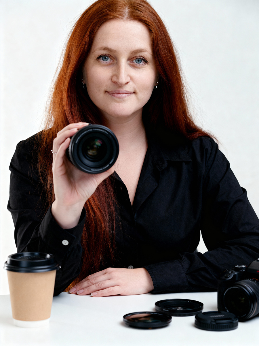 нейрофотосессия девушка и объективы от фотоаппарата