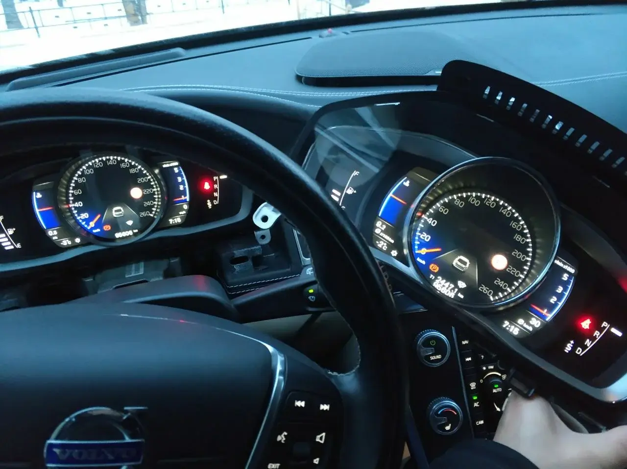 Работа с цифровыми приборными панелями Volvo