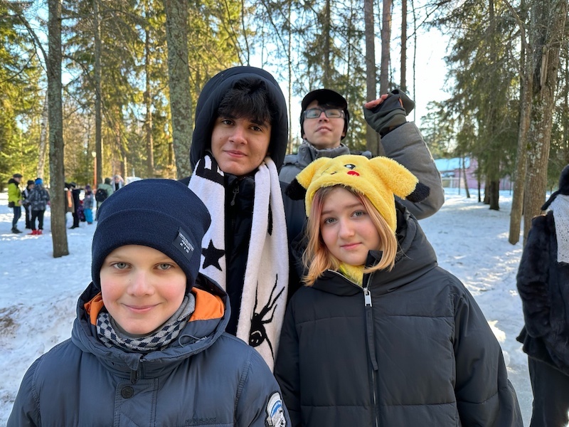 зимняя смена в лагере 2023. зима в подмосковье. зимний лагерь. зеркальный детский оздоровительный лагерь в ленинградской области. зимняя смена в лагере 2023.