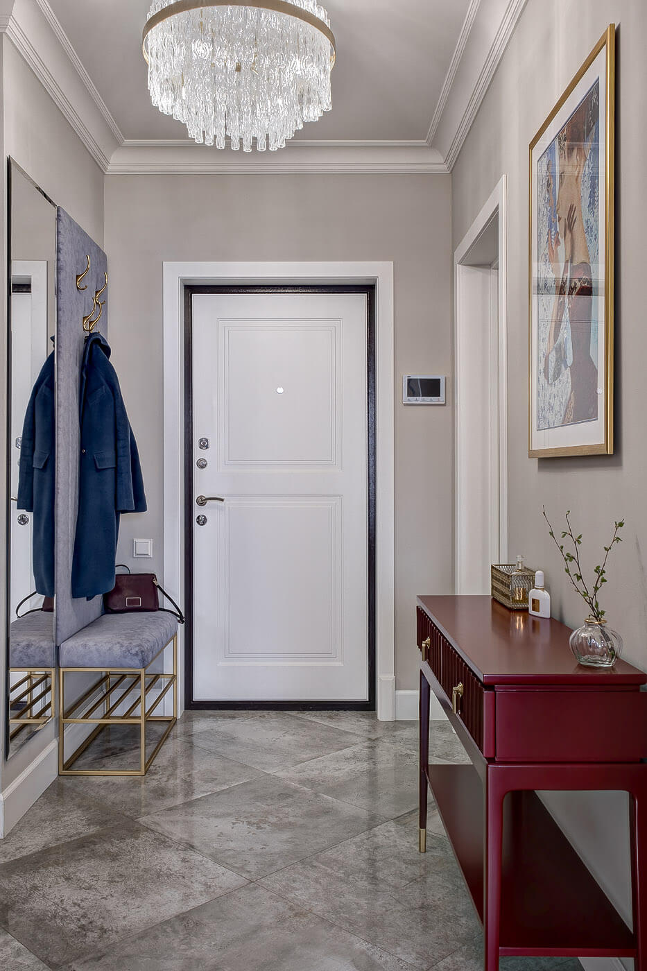 Новая Москва - Дизайн интерьера прихожая, комод, картина