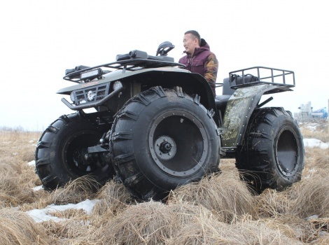 фото парня и девушки на романтическом свидании в публичном месте