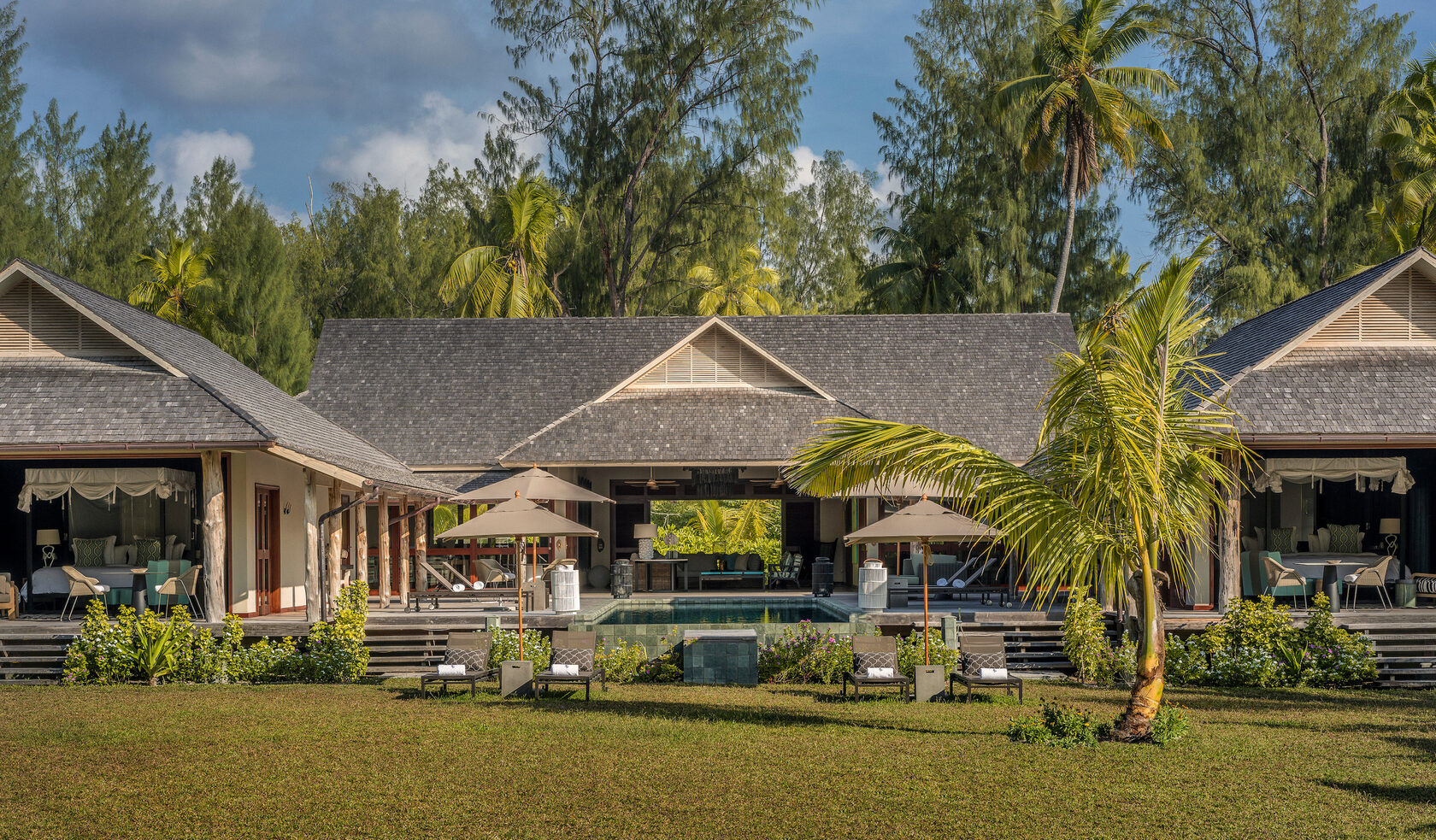 Вилла-резиденция с пятью спальнями в Four Seasons Resort Seychelles at Desroches Island