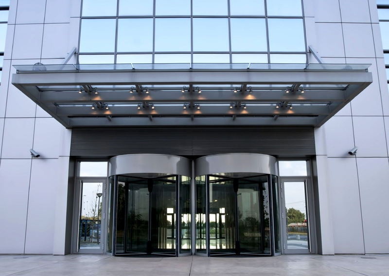 входная группа в здание