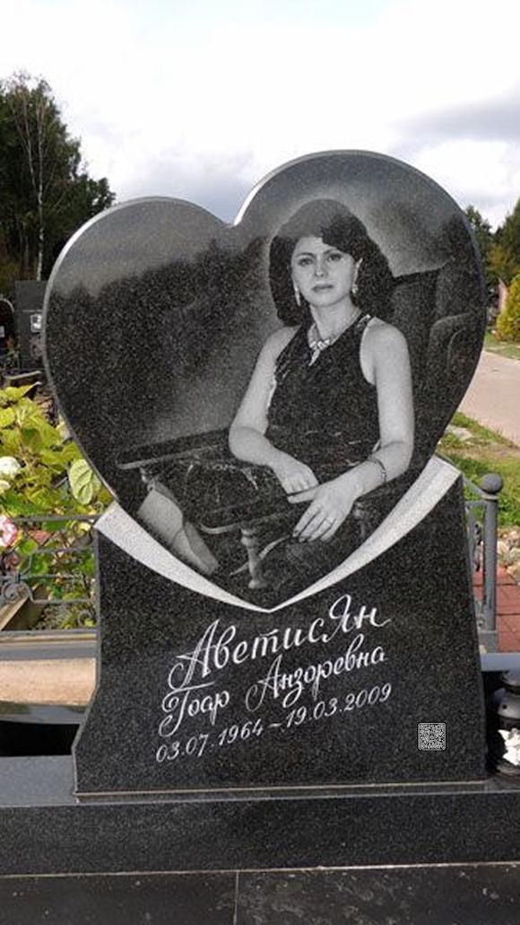 QR-табличка на мраморном памятнике