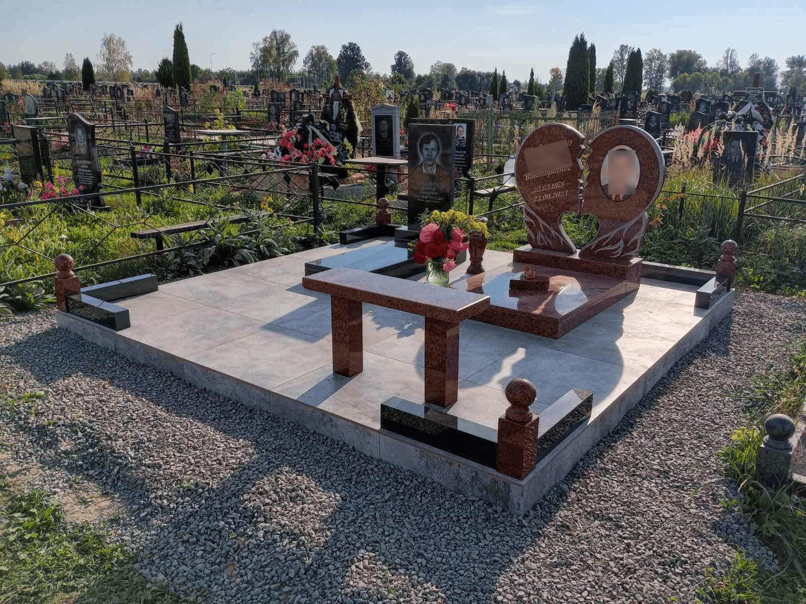 памятник в виде сердца