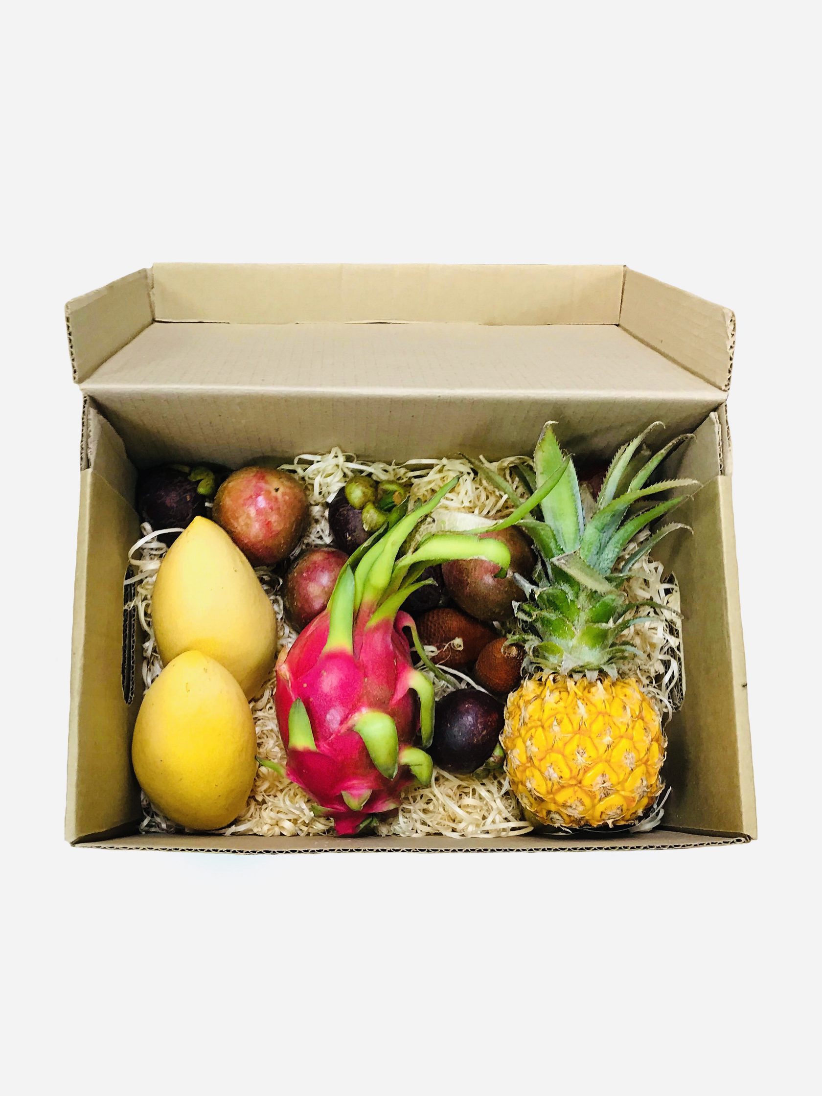Как получить бокс фрукт. Коробка с фруктами. Коробка экзотических фруктов. Подарочная коробка с фруктами. Экзотические фрукты в коробке.