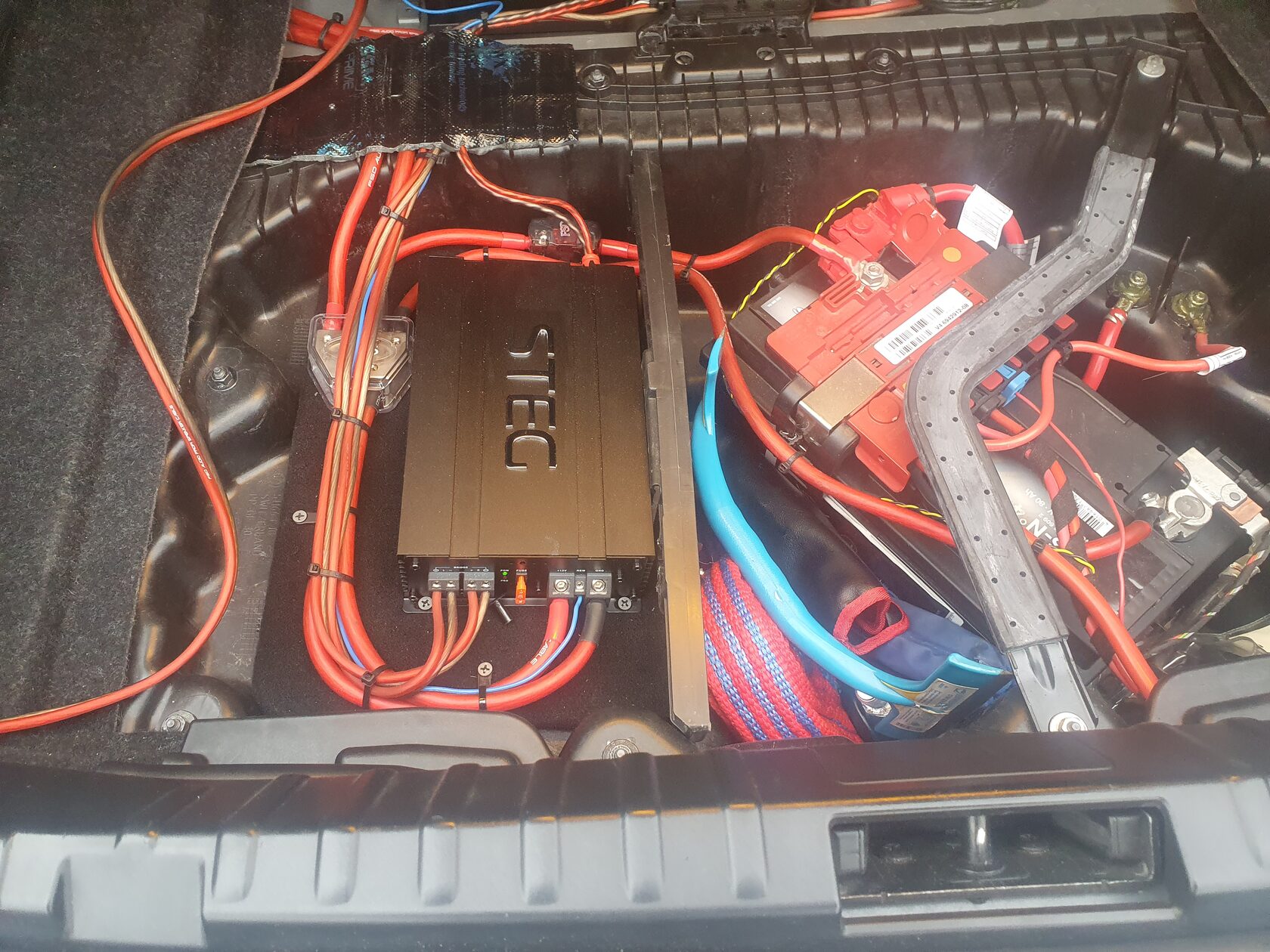 BMW 1 (e81 e82 e87 e88) avtozvuk tuning