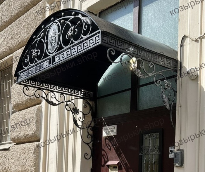 Кованый козырёк с металлическим покрытием 