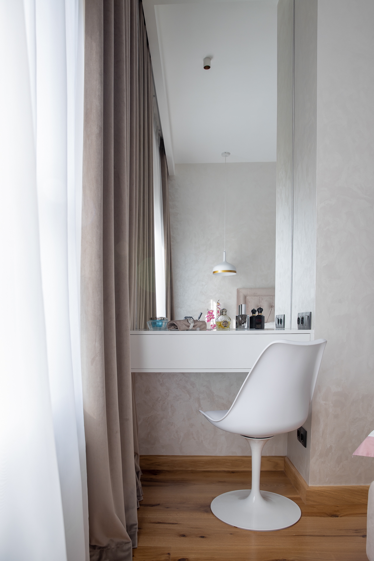 Шторы в спальню, ровная вертикаль