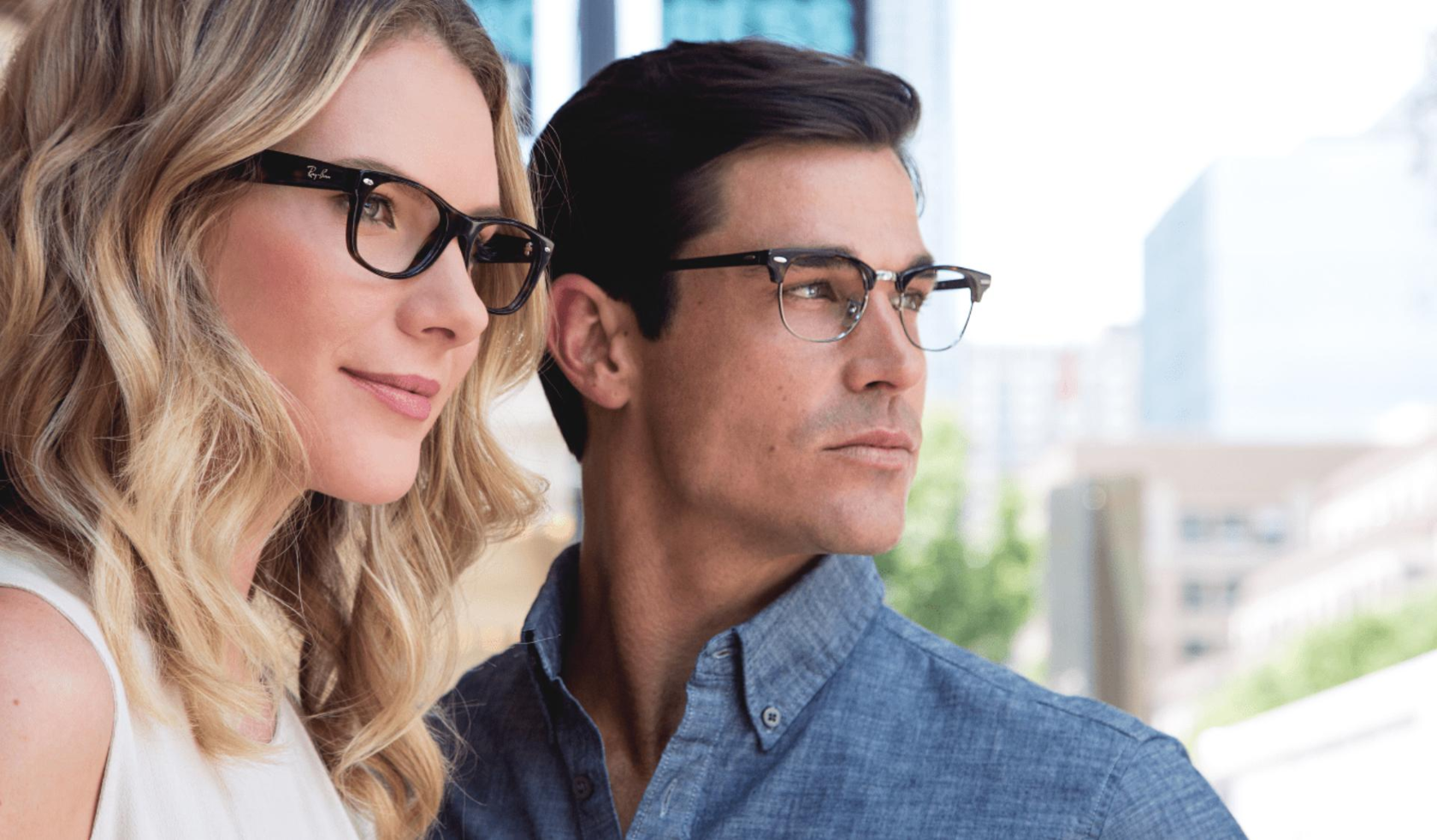 Оптика для всей семьи. Мужчина и женщина в очках. Пара в очках для зрения. Реклама очков для зрения.
