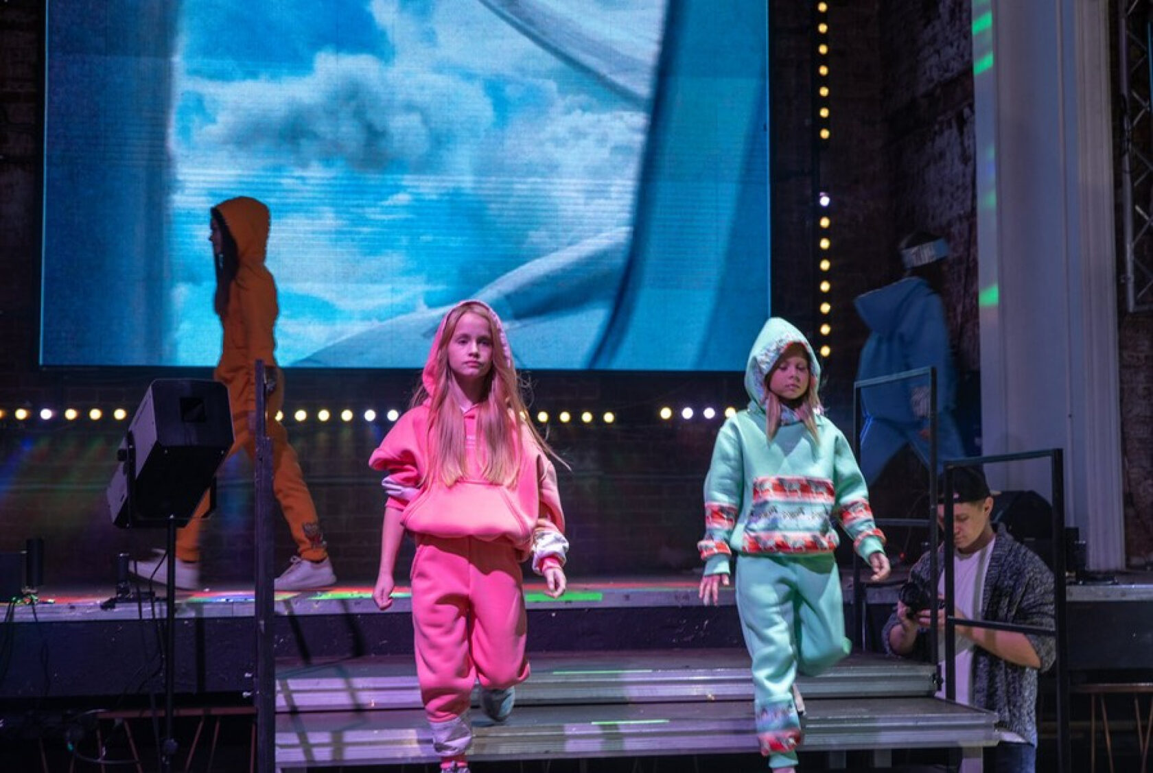 дети на показе