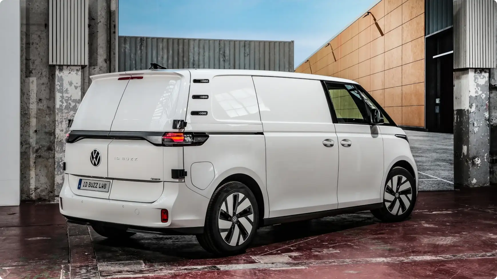 Volkswagen ID. Buzz Cargo LWB 4MOTION — вид сзади