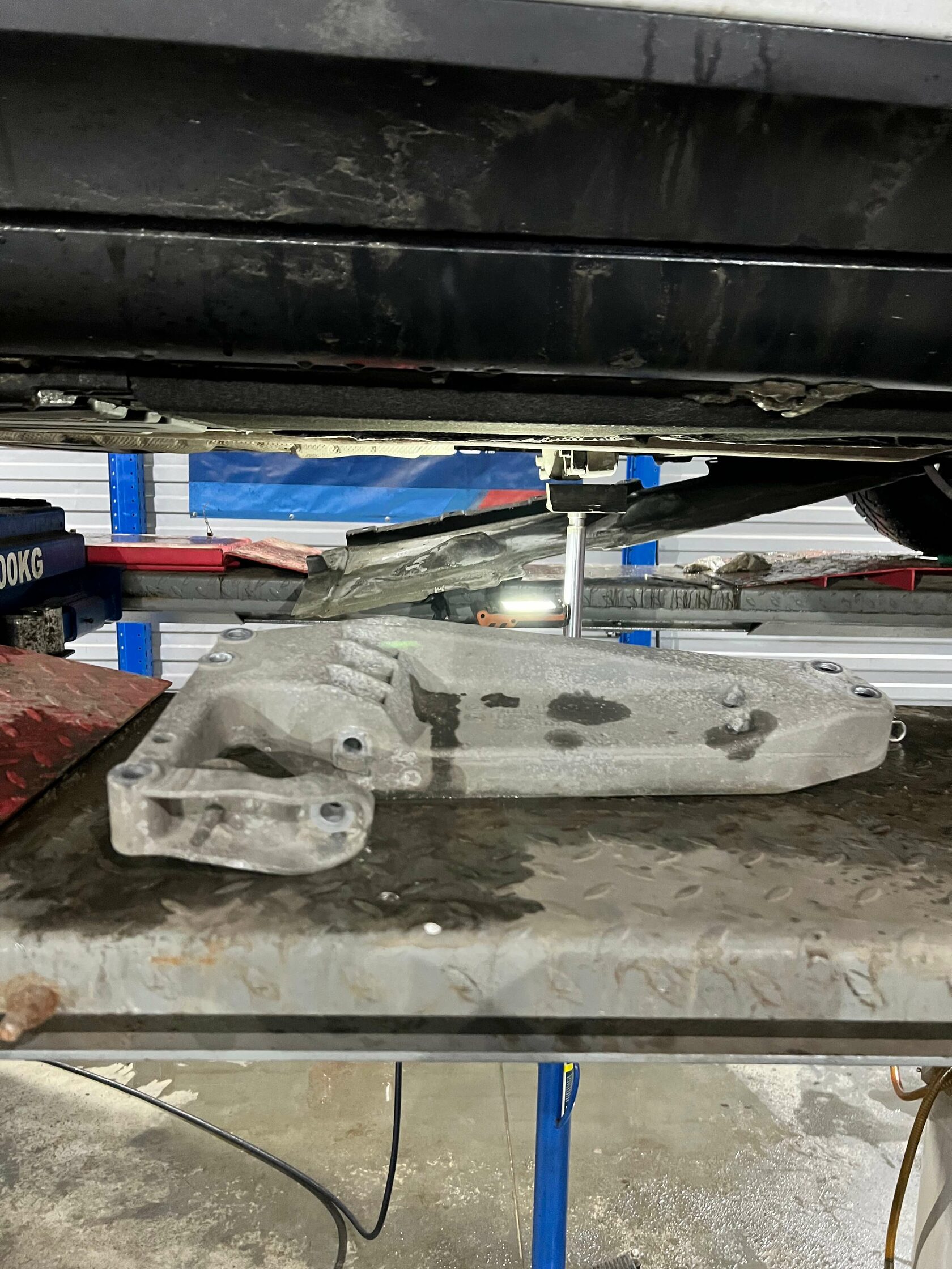 Демонтаж опоры АКПП BMW X3