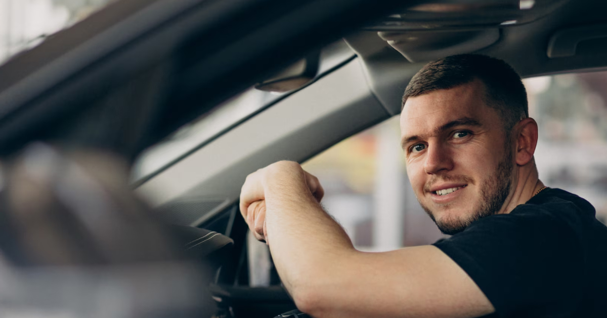 женщина в автомобиле. водитель в машине. Become a driver. уроки вождения в автошколе. ученик вождение.