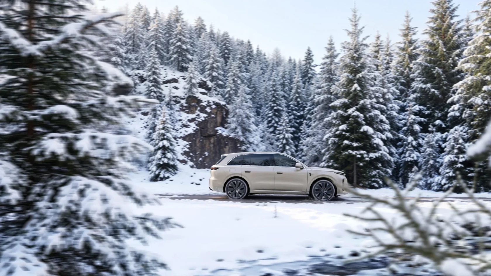 Li Auto L6 на скользкой дороге