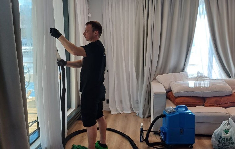 Профессиональная химчистка штор на дому без снятия