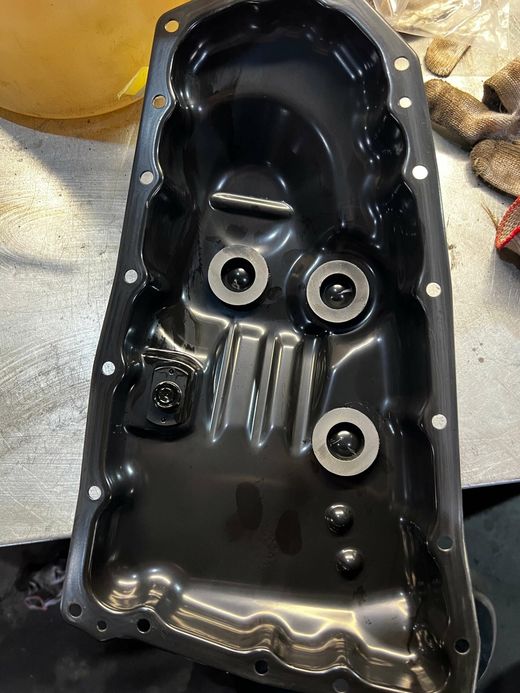 Чистый поддон и магниты вариатора