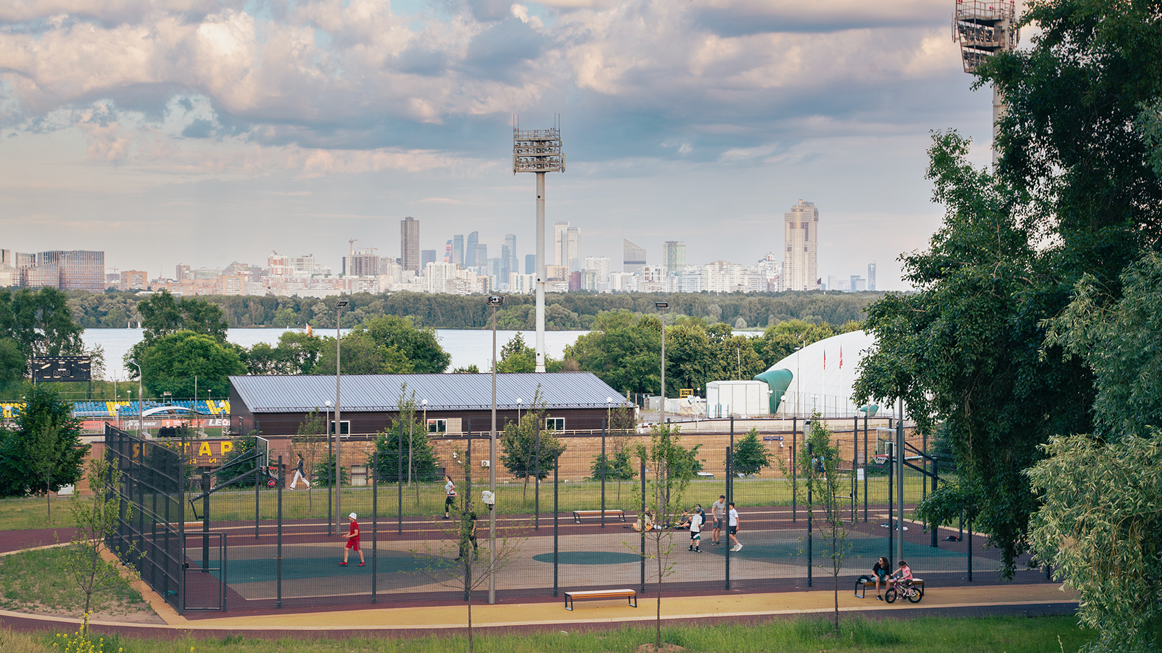 Освещение спортивных площадок светильниками Триос, Москва