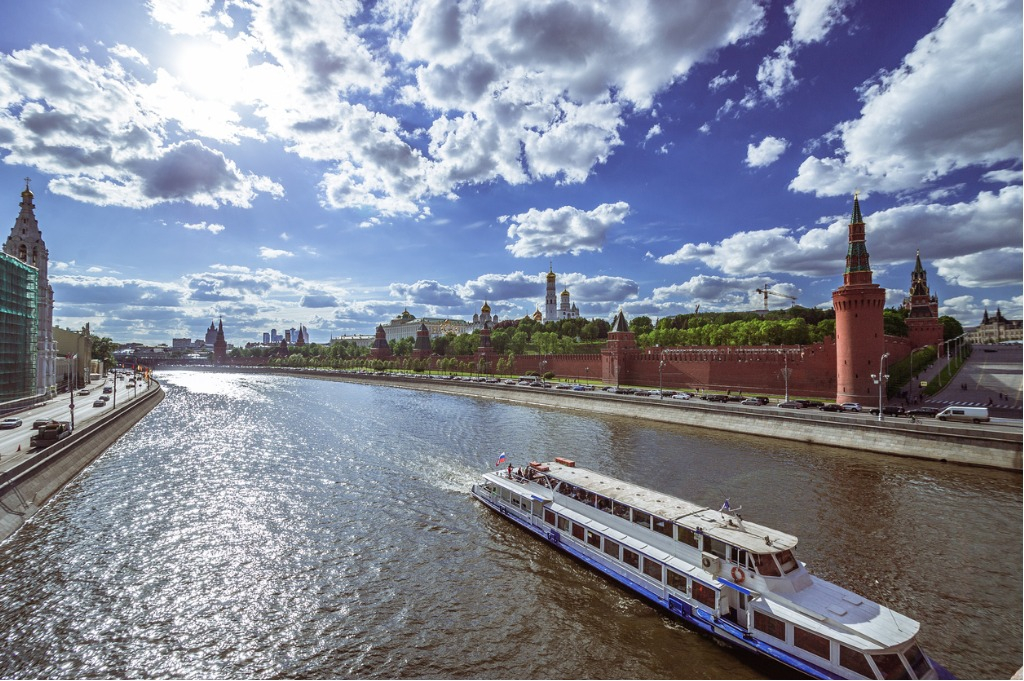 Речной трамвай зарядье. Теплоход Зарядье Москва. Москва река Зарядье. Причал Зарядье, Москва. Причал Китай-город Устьинский.