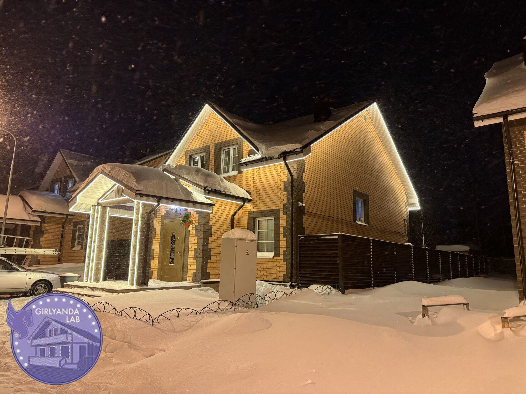 Подсветка дома КП Пушкинский лес - входная группа