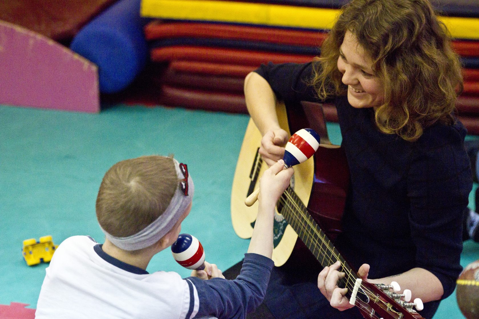 Музыкальный опыт ребенка. Для особенных детей музыка с помощью цвета.