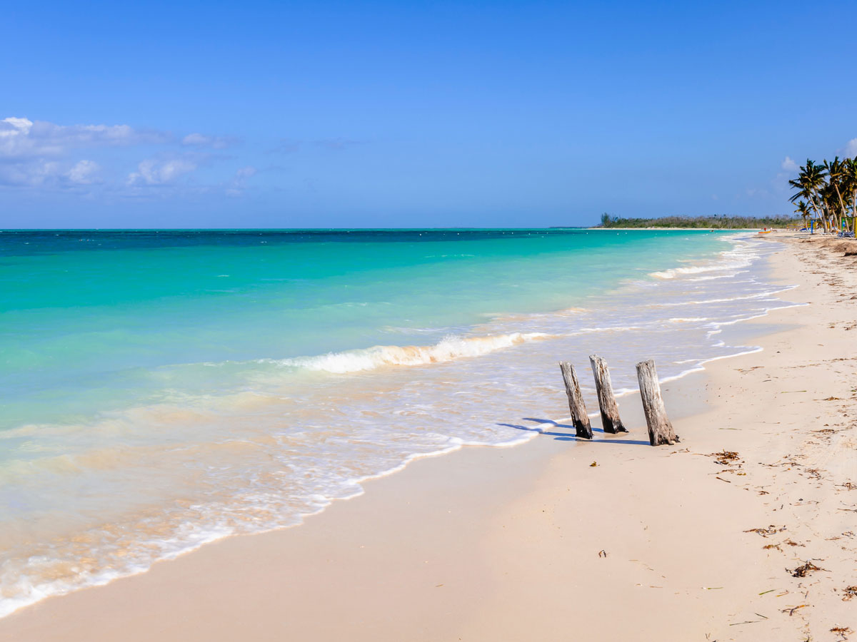 На фото: пляжный отдых на острове Куба, лучшие пляжи Кариб