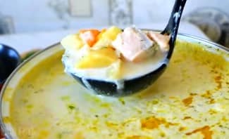 Приготовление ухи из красной рыбы со сливками по-фински: шаг 15