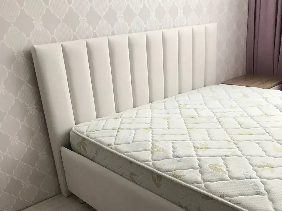Кровать с мягким изголовьем после перетяжки