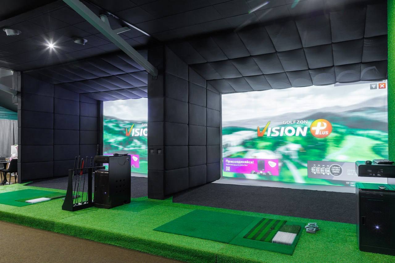 Первый крытый гольф-клуб в Ярославле с симуляторами Golfzon