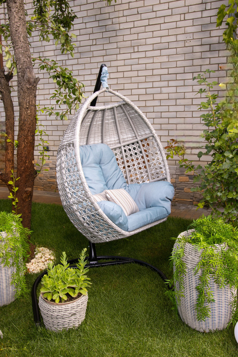 Подвесные кресла из искусственного ротанга 