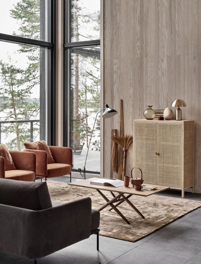 Душтағы жалаңаш студенттер