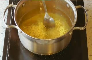 Приготовление творожной запеканки в духовке: шаг 2