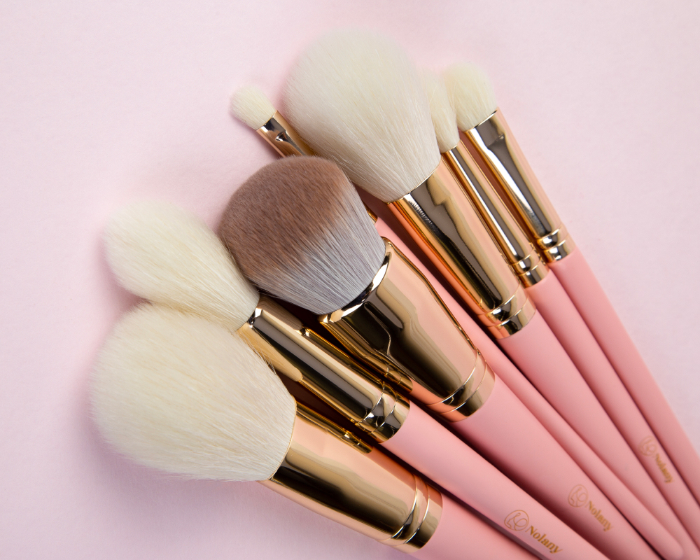 ворс кистей с розовыми ручками