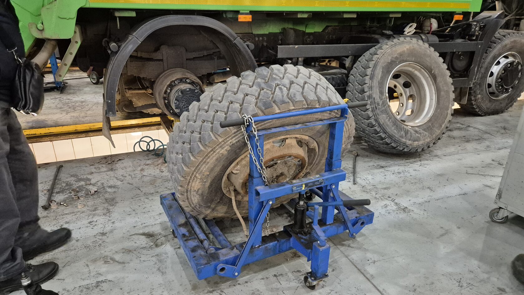 Демонтаж колеса МАЗ