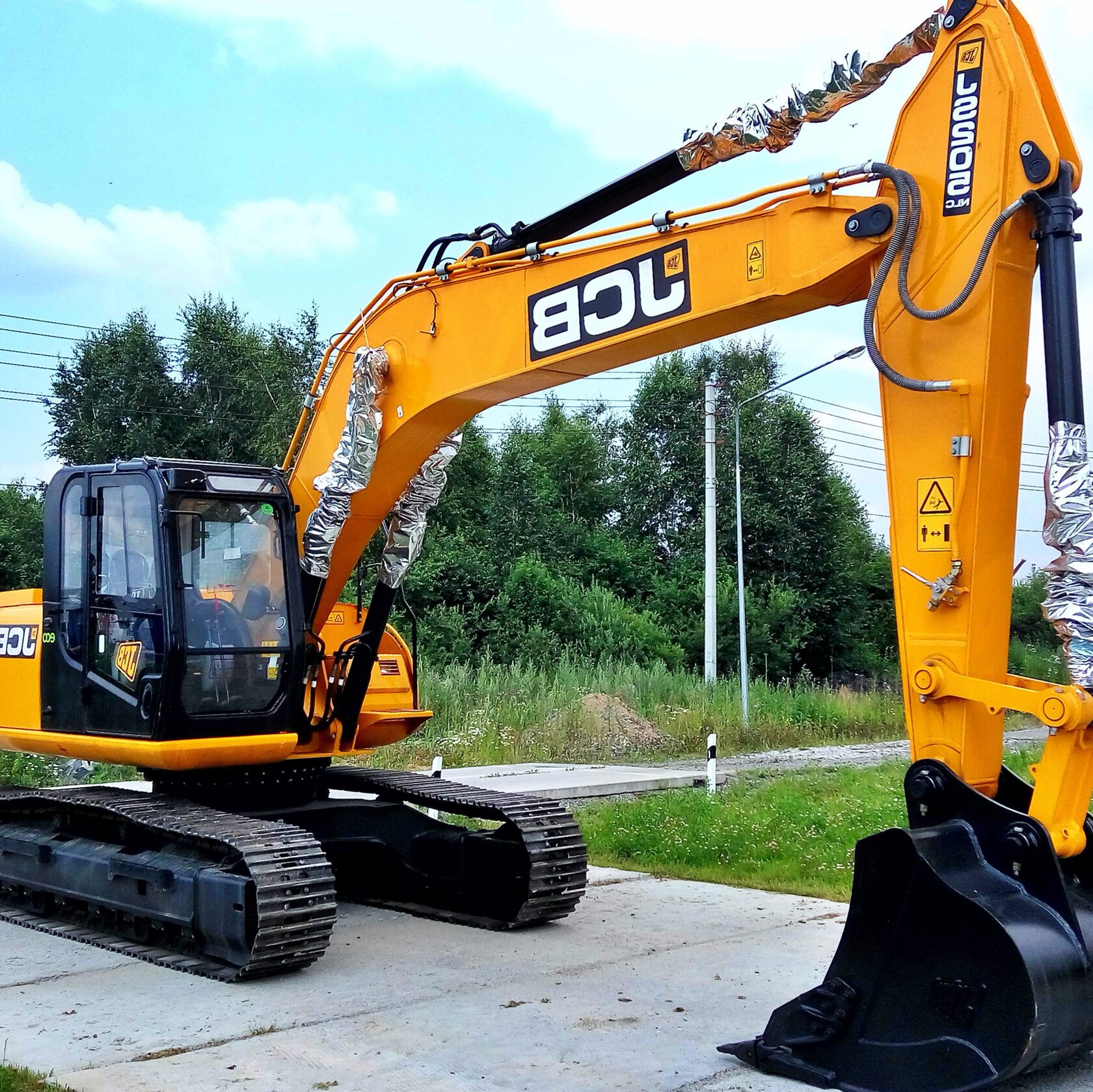 Jcb 205. JCB js205nlc. JCB 205 экскаватор. JCB 205 NLC. Гусеничный экскаватор JCB js205lc.