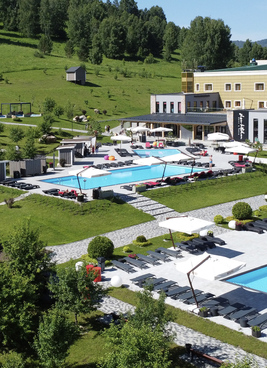 Открытые бассейны в Altai Palace
