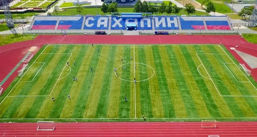 Стадион «Спартак» с высоты: футбольное поле, беговая дорожка и трибуны