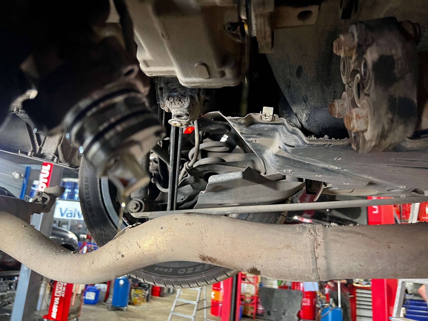 Достаем насос Haldex для его очистки