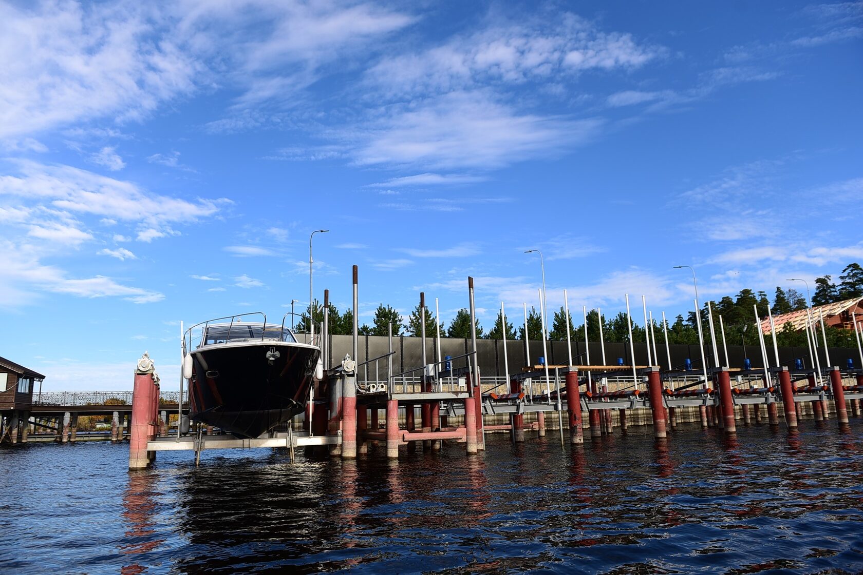 Сервисная зона RiverLift на воде