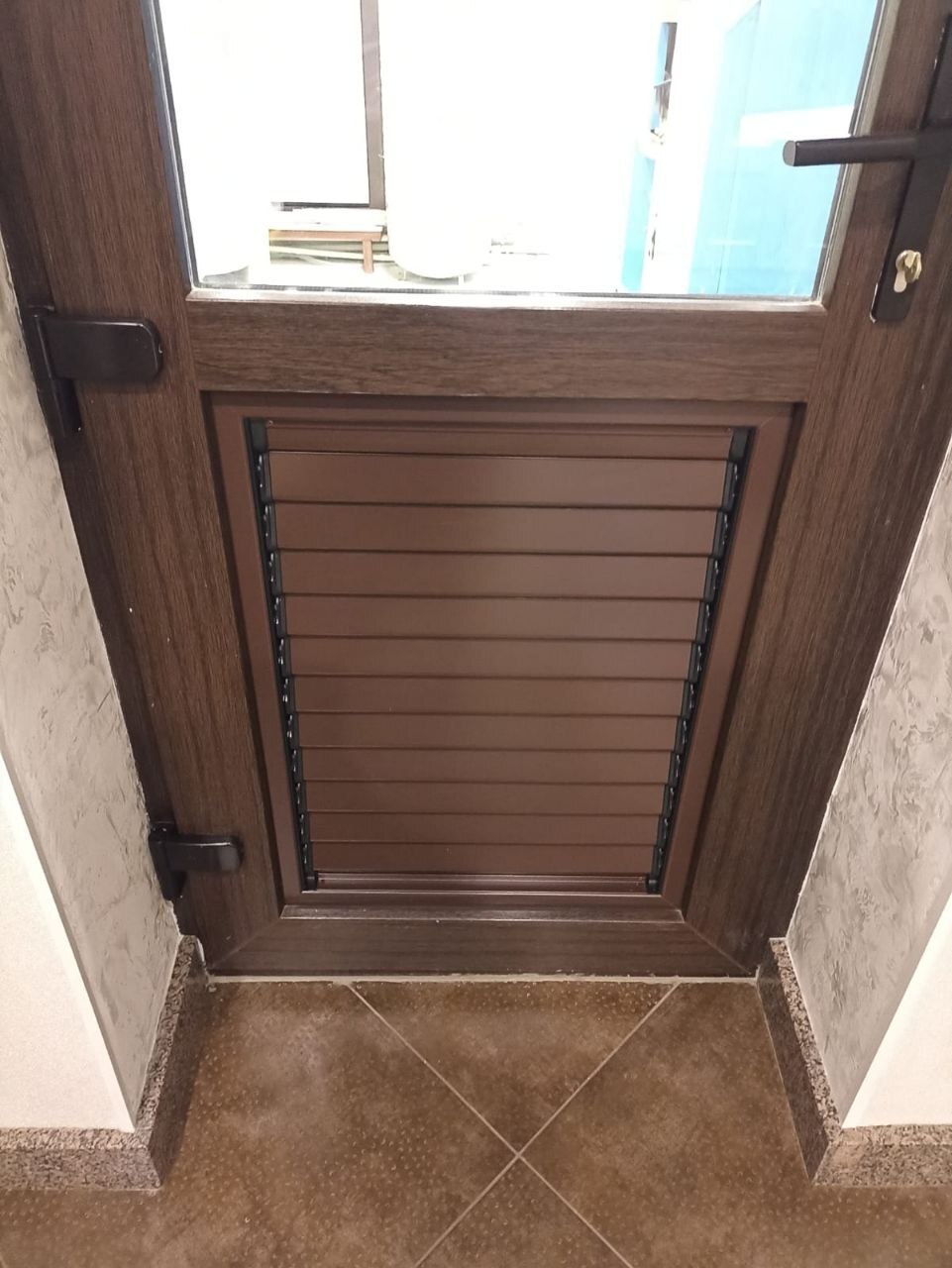 Решетка-клапан для двери в котельную