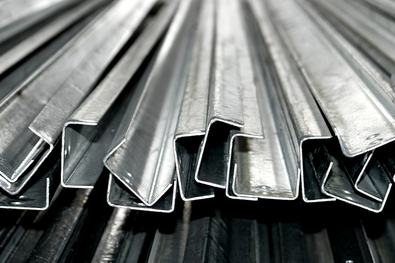 Швеллер г/к 10. Двухтаурная балка металлическая. Профиль стальной 20х20 гнутый. Фасонный прокат стали. Фасонный прокат виды.