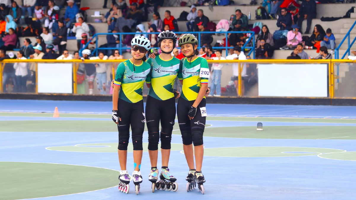 El equipo de patinaje UCundinamarca brilló en Bogotá y Madrid al conquistar 26 medallas, reflejo de disciplina, talento y pasión por el deporte.