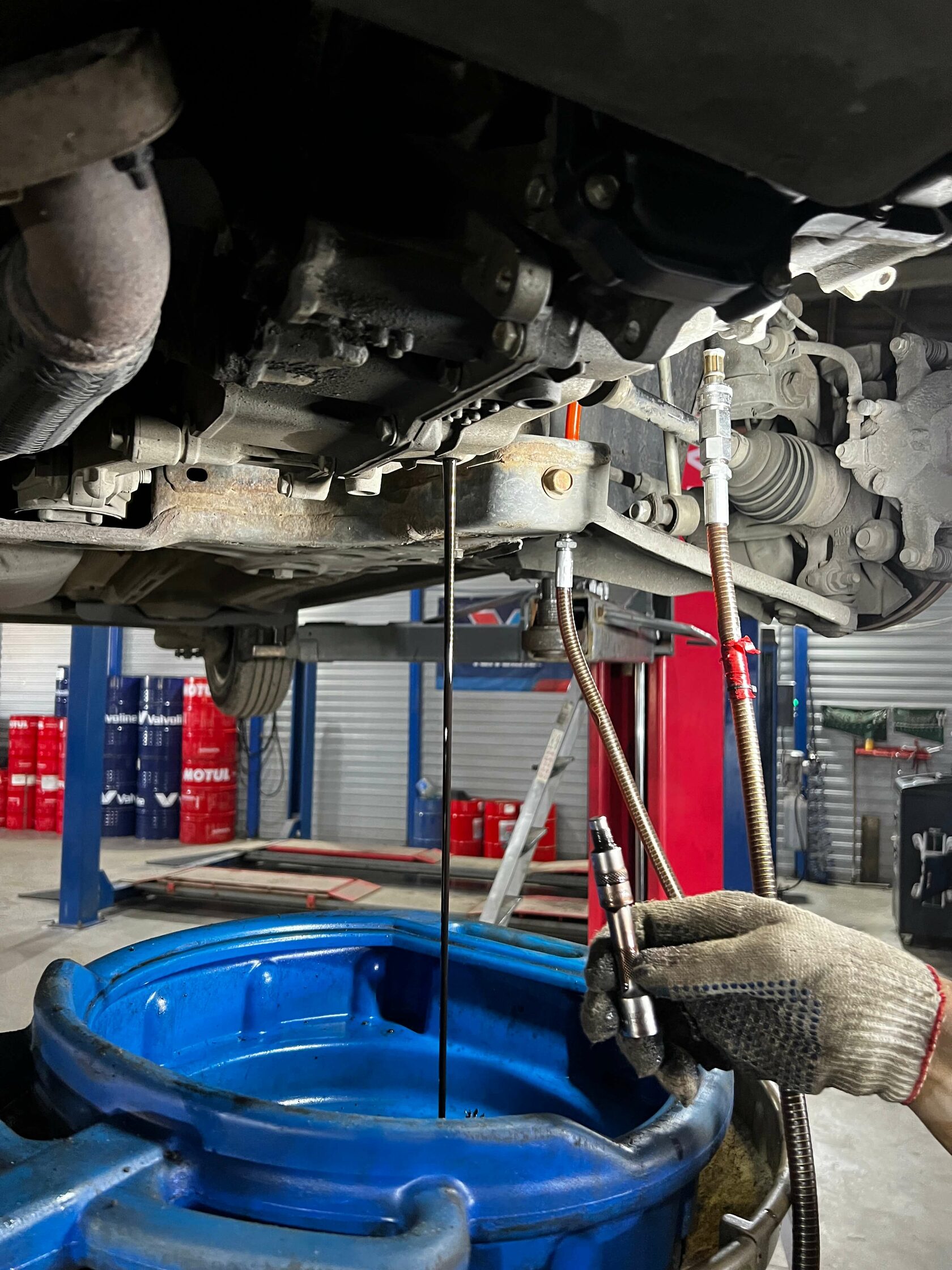 Слив масла из коробки передач GM 6T30