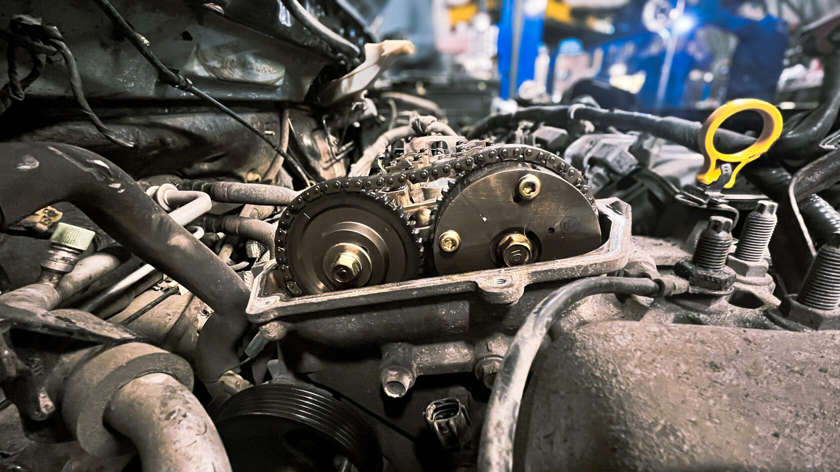 Демонтаж защитных кожухов для доступа к цепи ГРМ на Mazda 3 в СПб