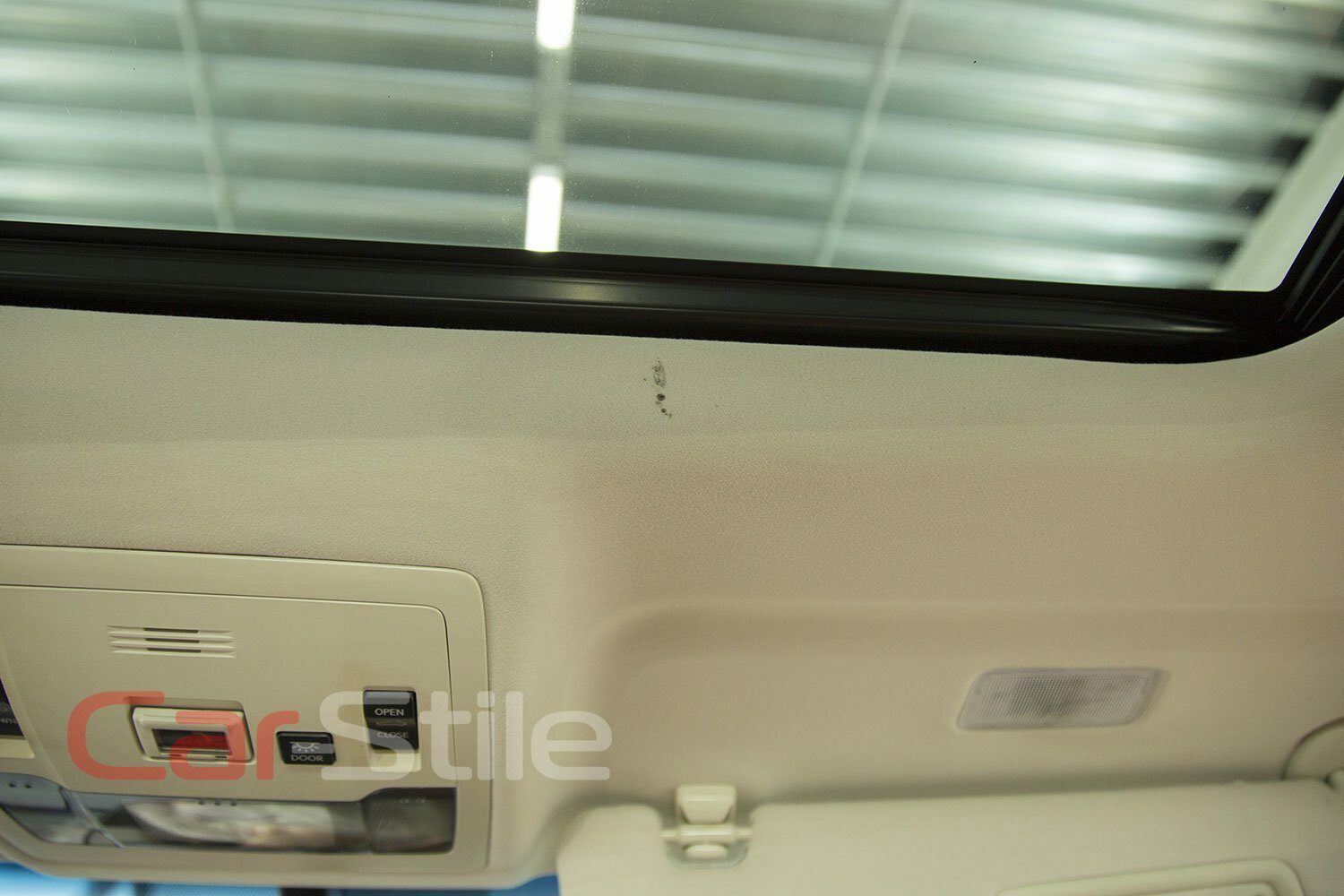 Ремонт прожога потолка автомобиля Lexus