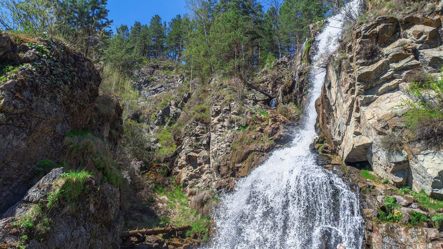 Камышлинский водопад Барангол. Камышлинский водопад горный Алтай. Камышлинский водопад горный Алтай фото. Горно-Алтайск экскурсии однодневные.