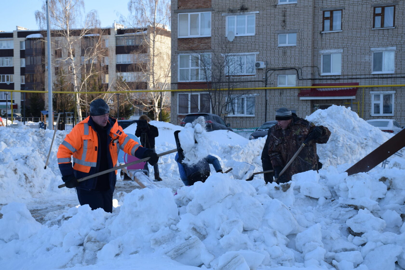 Уборка снега