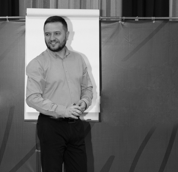 Ведущий тренинга Мирошников Сергей