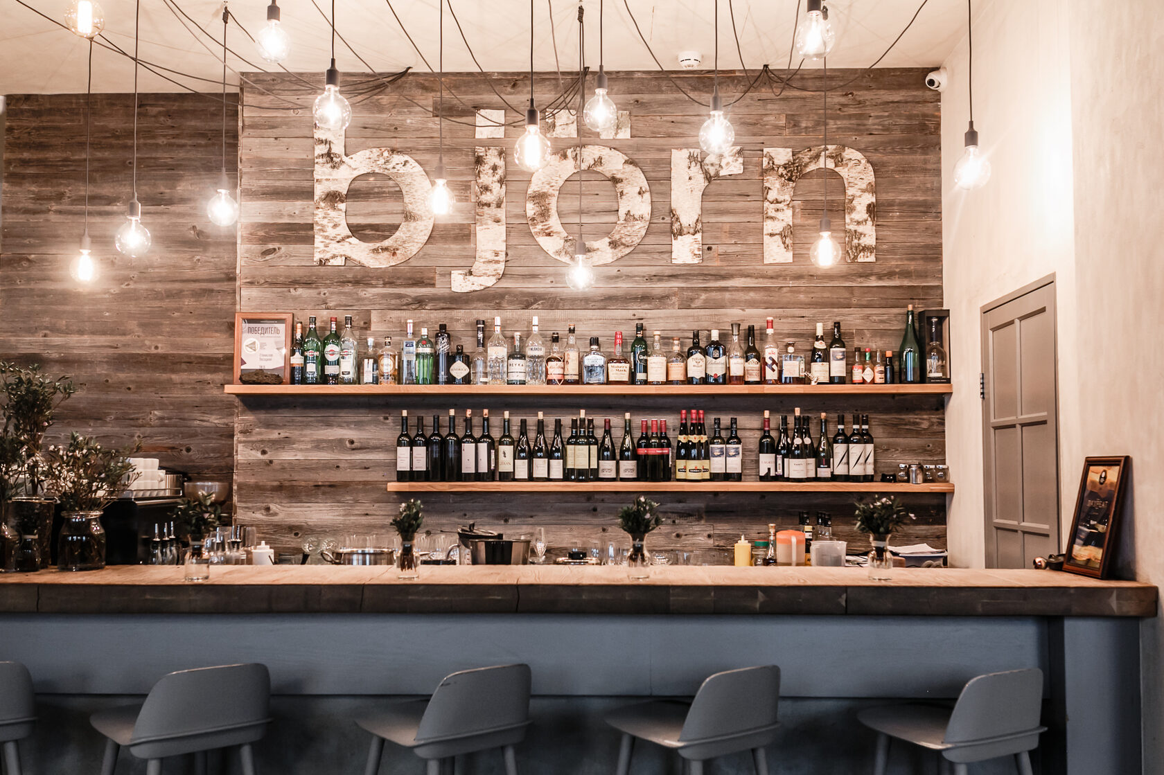 Bjorn bar. Ресторан скандинавской кухни Bjorn. Ресторан Бьерн Пятницкая. Ресторан Бьорн Москва. Ресторан Bjorn на Пятницкой.